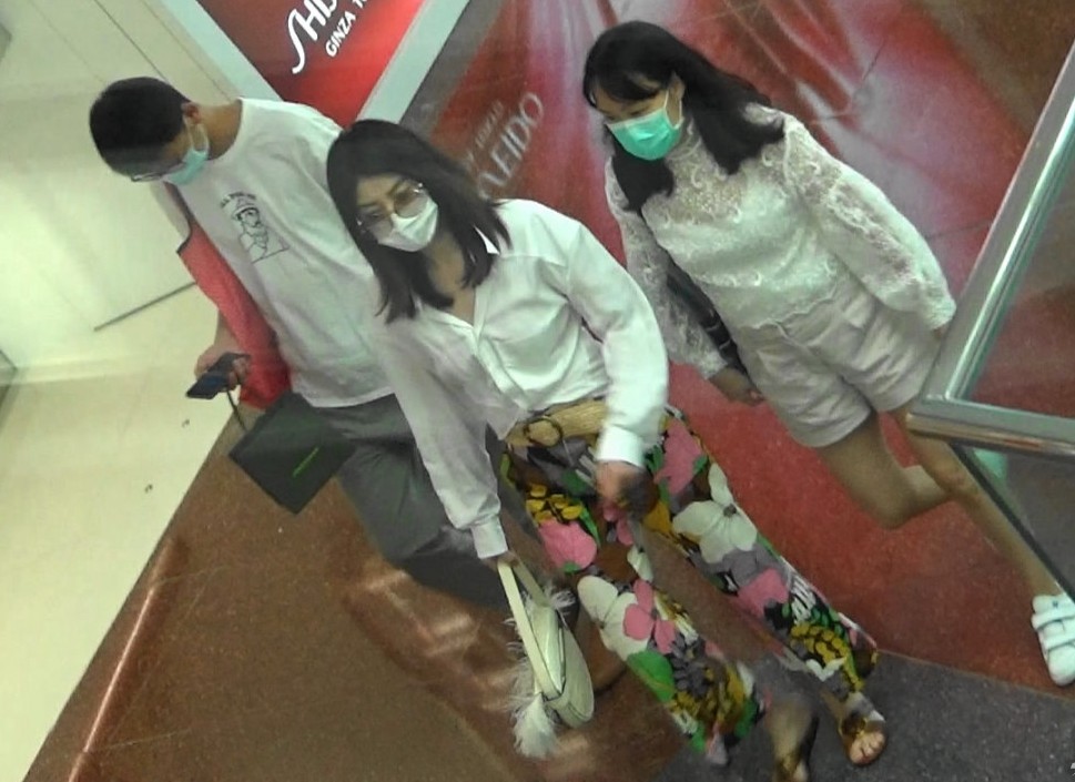 陈慧琳|47岁陈慧琳成时代的眼泪？大摇大摆逛商场却无人认识完全被忽略