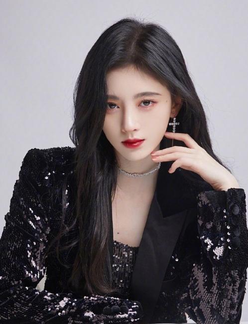 鞠婧祎|鞠婧祎耍大牌？出席活动四个助理跟随，水和咖啡只喝指定品牌