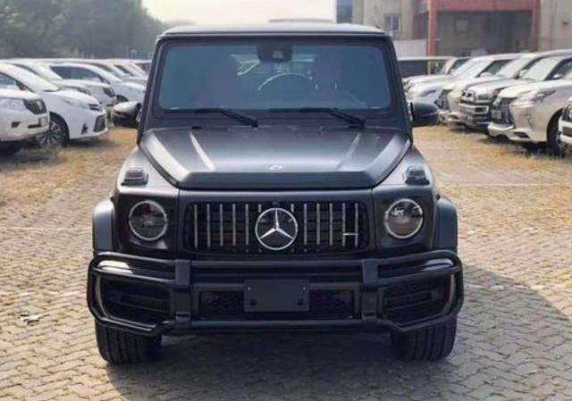 奔驰大g|京城“最牛”奔驰大G，土豪塞纸条800万求购车牌，车主：我很穷？