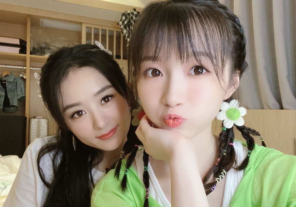 中餐厅|《中餐厅》杀青照，飞行嘉宾无意暴露，杨超越气质比赵丽颖好多了