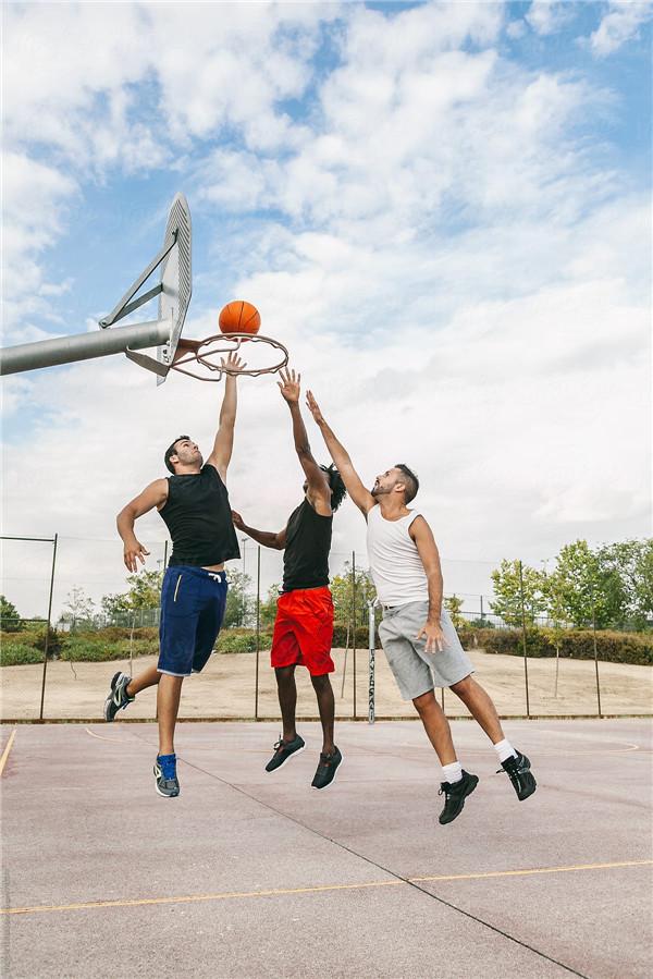 野球场上 男生都逃不过这些惯性动作 一不小心还会被女生喊流氓 牛体育