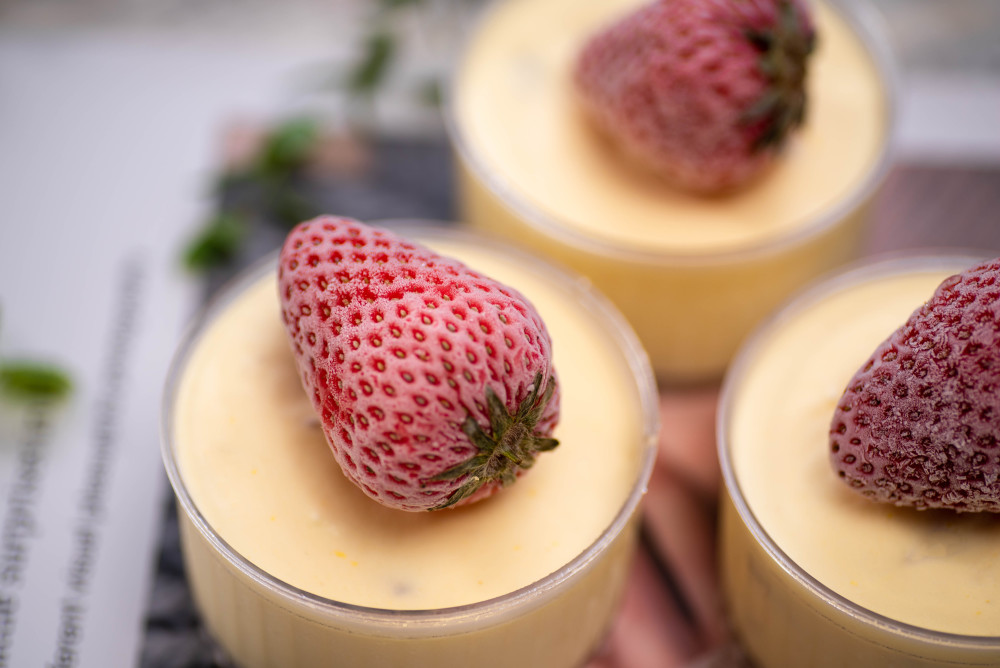 奶香味浓郁的蔓越莓冰激凌,完胜哈根达斯!零难度无添加!