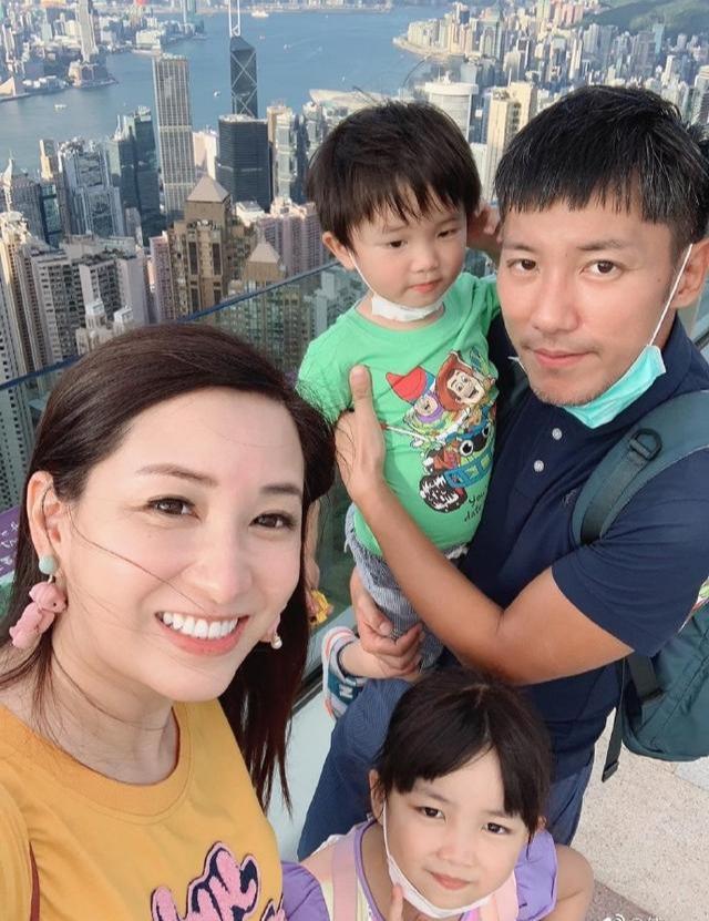 tvb|好男人！TVB上位小生一家4口下午茶，喂完老婆喂孩子画面温馨