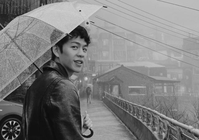 姚晨|姚晨又签约新人了！这位台湾帅哥能火吗？网友：简直是翻版张若昀