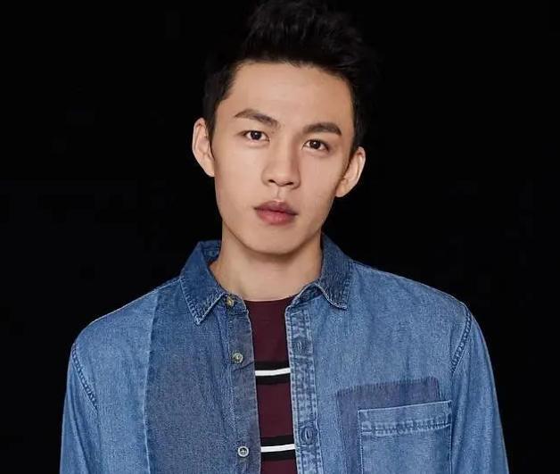 姚晨|姚晨又签约新人了！这位台湾帅哥能火吗？网友：简直是翻版张若昀