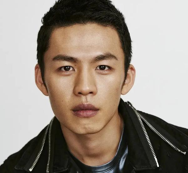 姚晨|姚晨又签约新人了！这位台湾帅哥能火吗？网友：简直是翻版张若昀