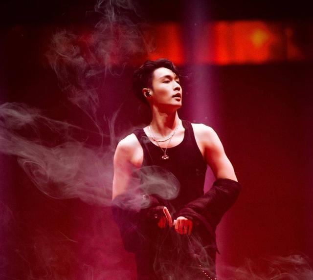 王一博|王一博张艺兴粉丝开撕？《这！就是街舞》火药味浓，究竟谁实力强