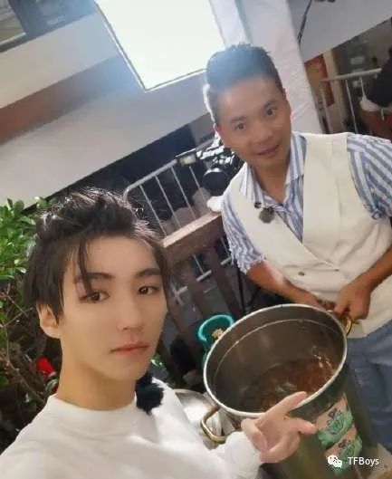 王俊凯偶像包袱上线 女演员文琪对小凯的评论太真实了 腾讯新闻