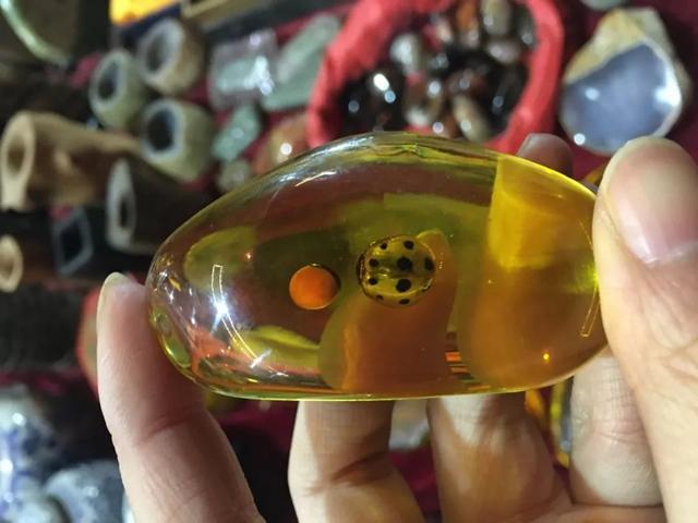 看到这样的虫珀!你还在入手买吗?