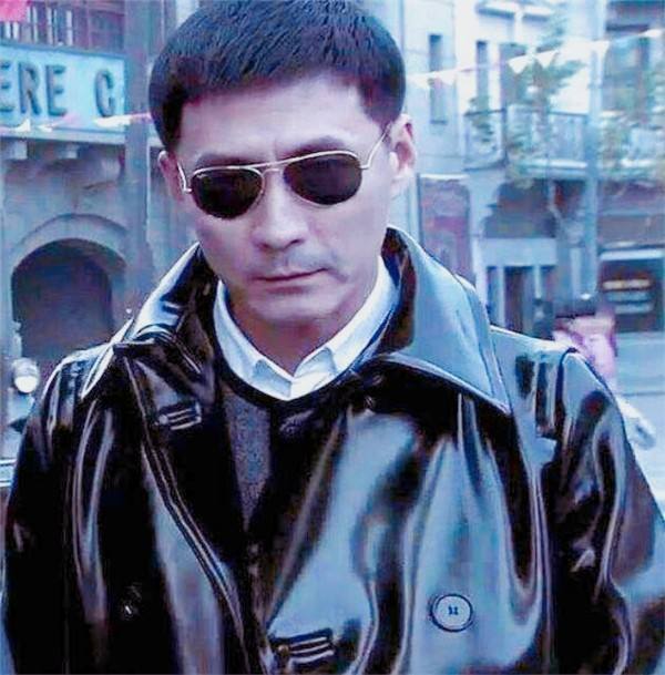 燕双鹰剧照步鹰在一山上教了燕双鹰诸多本事,燕双鹰短时间内进步非常