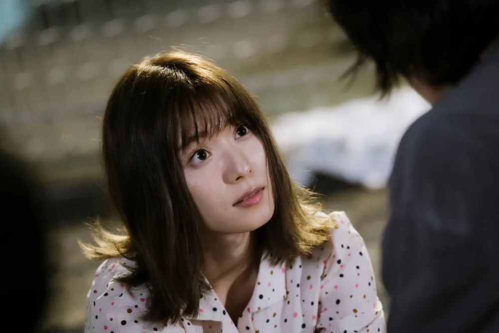 山崎贤人|山崎贤人蓄胡渣颠覆形象，新片《剧场》拿到8.1分