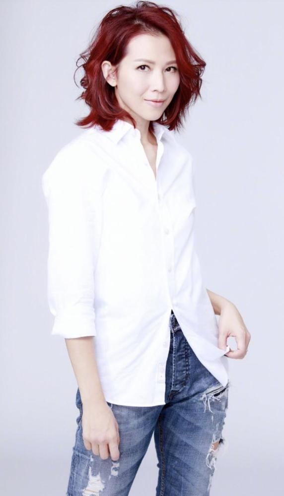 蔡少芬|蔡少芬自恋到失眠，疑惑为何生三胎后身材还那么好，惹来宣萱留言