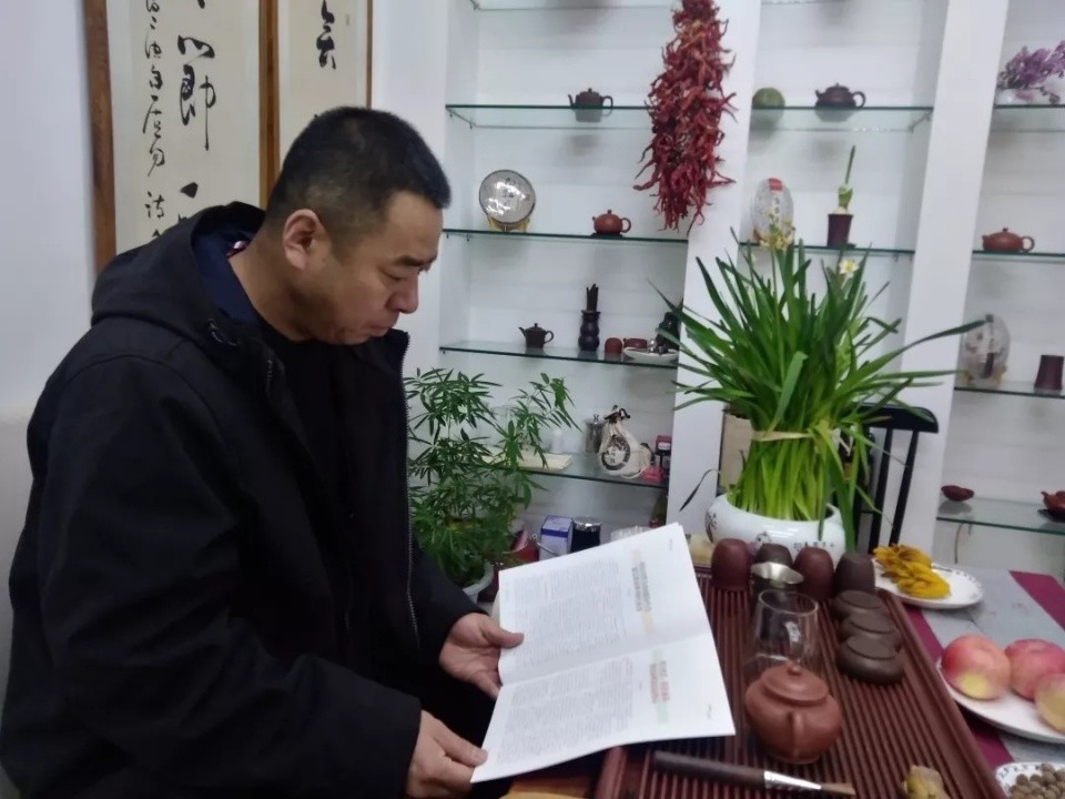 诗集|人到中年怎么活？东北爷们诗集，写出公务员的寂寞苍凉，推荐细读