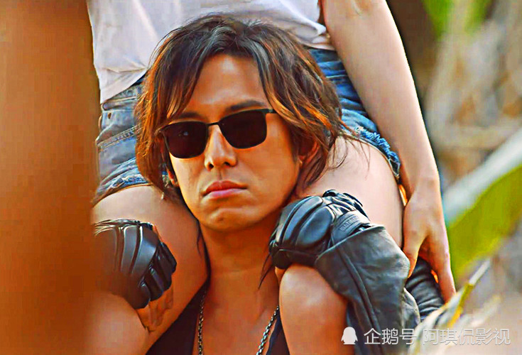 重启之极海听雷|《重启之极海听雷》：既有吐槽，还有感慨，行为逻辑是硬伤