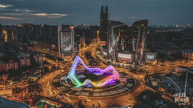 武汉光谷是我国最大的光纤光缆和光电器件研发生产基地。