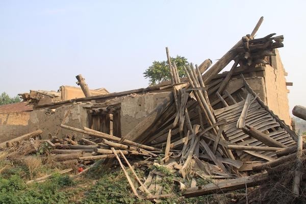 但由于后檐漏雨失修逐步坍塌最终导致了整座建筑彻底垮塌,一座元代