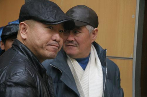 王小利|王小利儿子暗讽赵本山！赵四和谢广坤也开直播，凭啥就我父亲有错