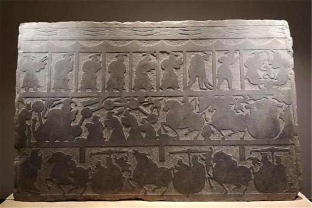 走钢丝|山东出土大量画像石，反映出汉代奇人异事多，快看有人在“走钢丝”