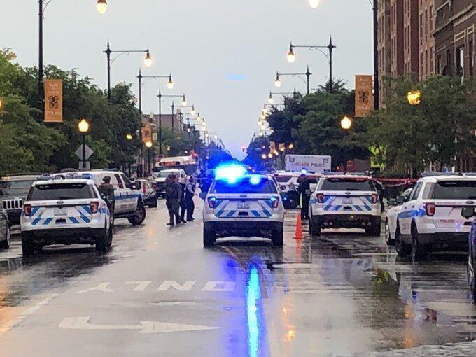 枪击事件|芝加哥突发大规模枪击事件至少11人受伤 目击者：有辆车有6个弹孔