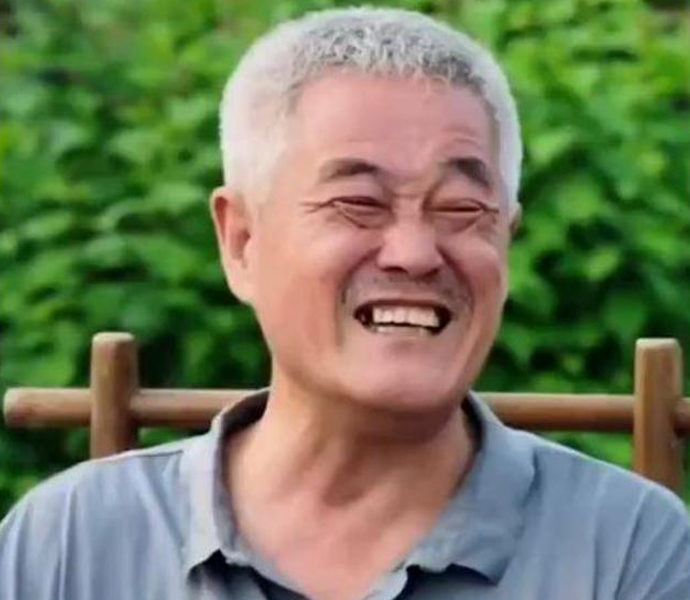 王小利|王小利儿子暗讽赵本山！赵四和谢广坤也开直播，凭啥就我父亲有错
