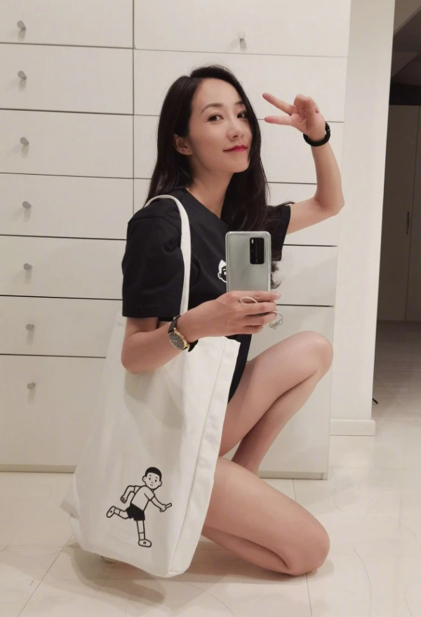 韩雪的夹腿蹲火了体重过百都做不来不信你试试