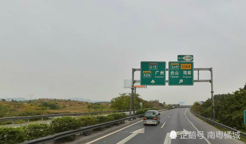 广东佛山将新建至江门高速公路,设计速度120km/h,双向六车道