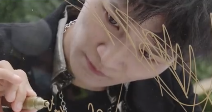 周深|有一种“签名”叫周深的签名，仅用一秒写完，但中国人都知道是他