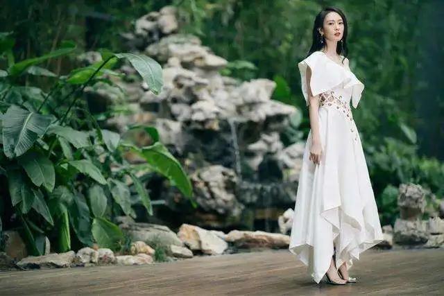 佟丽娅|佟丽娅错过顾佳不算啥，《三十而已》女主最惨，风头都让童瑶抢了