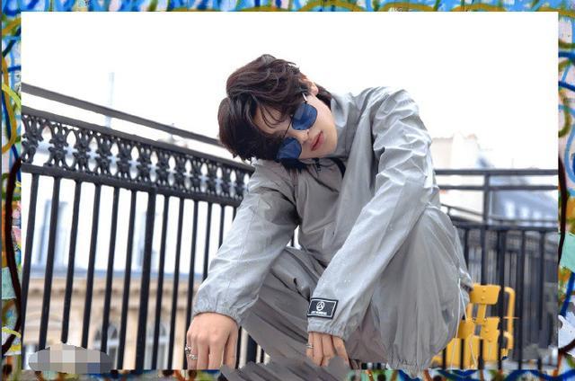 黄明昊|黄明昊寸头减龄，陈伟霆李易峰寸头帅气，果然人帅什么发型都可以