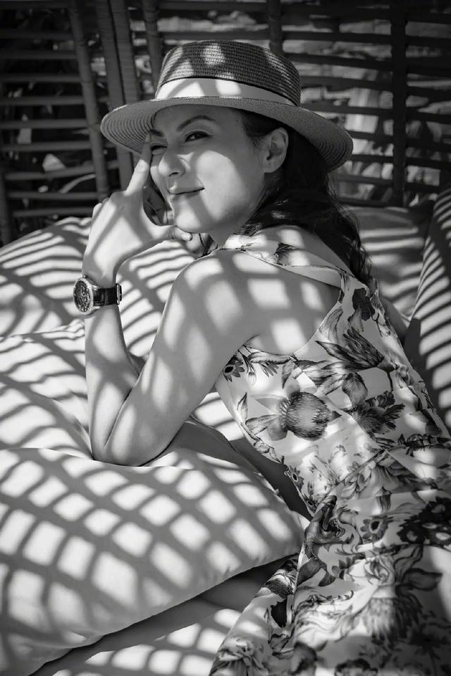 张可颐|张可颐晒近照不显老，曾与宣萱交恶，50岁状态仍满分