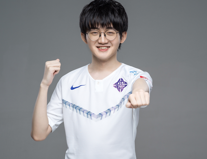 ES首发换掉Fenfen，Wink继续替补！ES能成功吗？