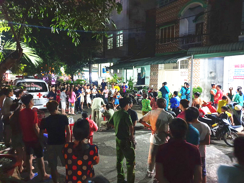 mother|母亲给儿子打电话一直没人接，来到其住处发现儿子吊死在家中