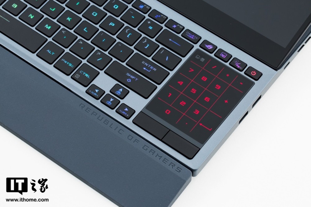 rog 冰刃双屏冰刃双屏游戏本体验,性能强悍的双屏尤物