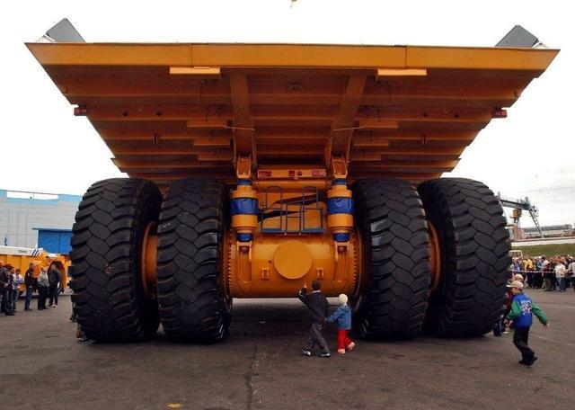 中国造的采矿神车动力相当于两辆坦克恕我直言好好享受这场景