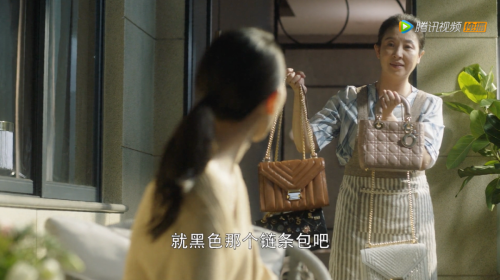 三十而已|三十而已的上海女人，要有铂金包，还要有滨江学区房