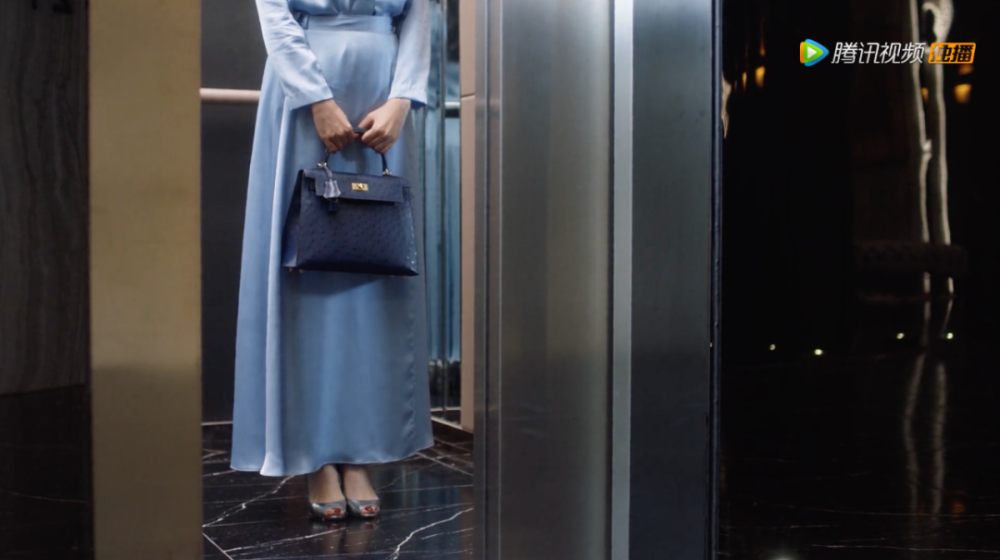 三十而已|三十而已的上海女人，要有铂金包，还要有滨江学区房