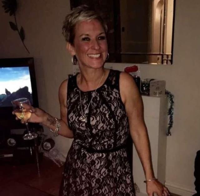 雷克瑟姆|惨！英寡妇竟被爱犬活活勒死，被发现时两条狗还在往反方向扯绳子