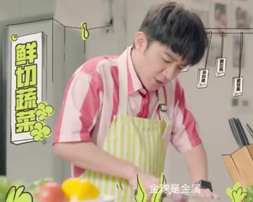 李亚男|李亚男给腹中宝宝做胎教母爱满满，孕肚已经又大又圆超抢镜