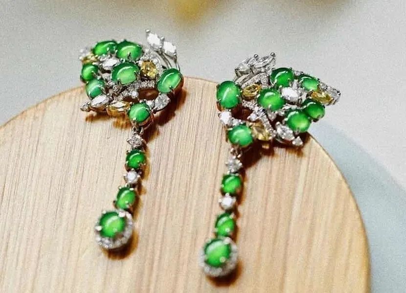 翡翠|你知道同等品质的翡翠，手镯跟其他挂件哪个贵？