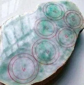 翡翠|你知道同等品质的翡翠，手镯跟其他挂件哪个贵？