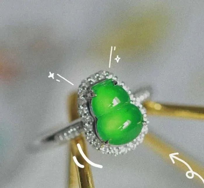 翡翠|你知道同等品质的翡翠，手镯跟其他挂件哪个贵？