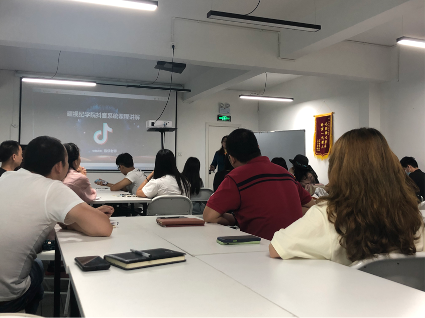 义乌网红电商直播培训退烧交了几万块钱学费最后没带出多少货