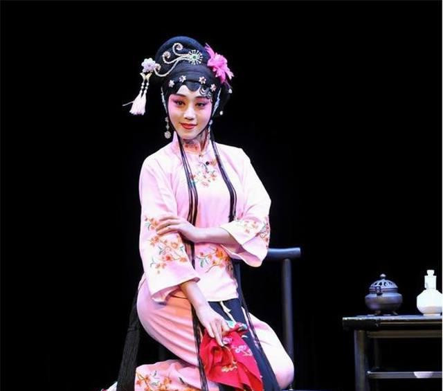 小脚的女人,着实很难说清楚,但有些人却到了痴迷的程度,不如辜鸿铭,就