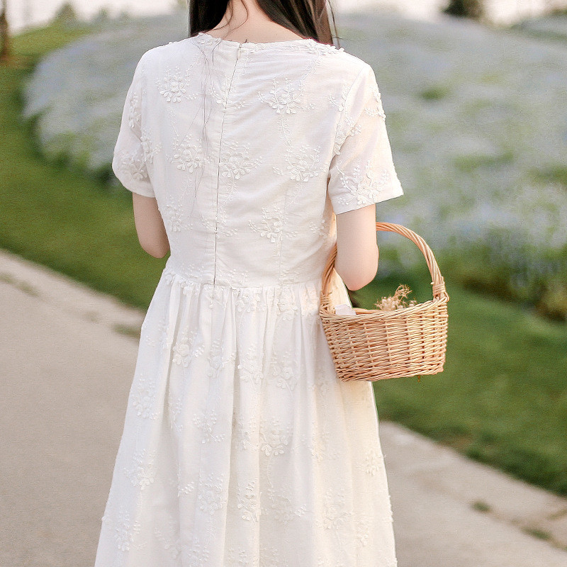 记得绿罗裙处处为芳草