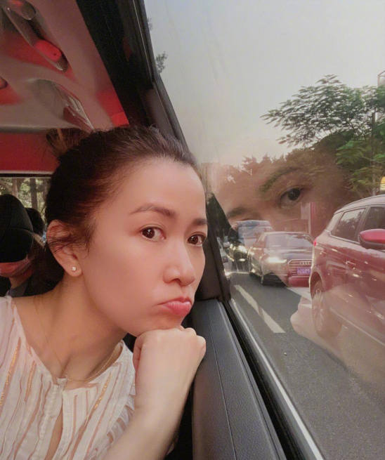 tvb花旦|50岁宣萱罕见近照，面色蜡黄眼袋明显，与同期TVB花旦颜值差太多