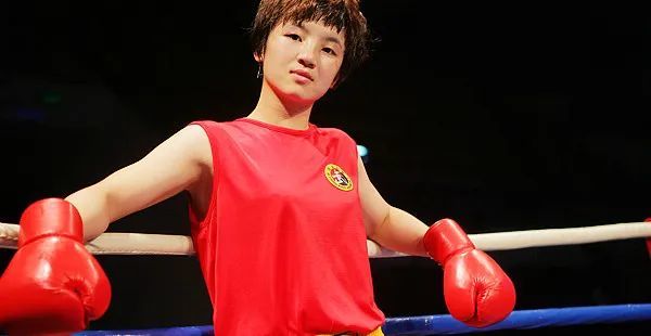 2007年武林风中泰对抗赛女子选拔赛上,柏晶对战曾经的河北散打冠军