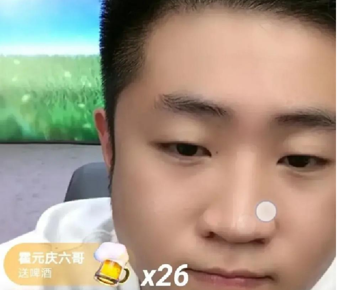 王小利|王小利儿子暗讽赵本山！赵四和谢广坤也开直播，凭啥就我父亲有错