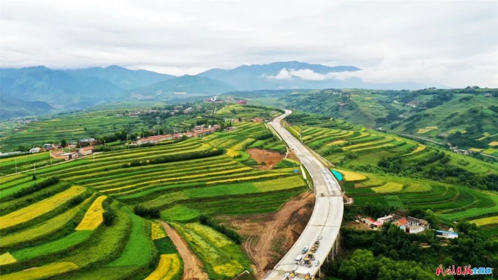 临夏双城至达里加一级公路加快建设