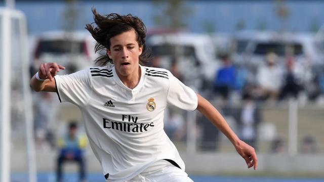 17岁的卡雷拉斯从皇马转投曼联,关于这位年轻天才后卫的一些事情