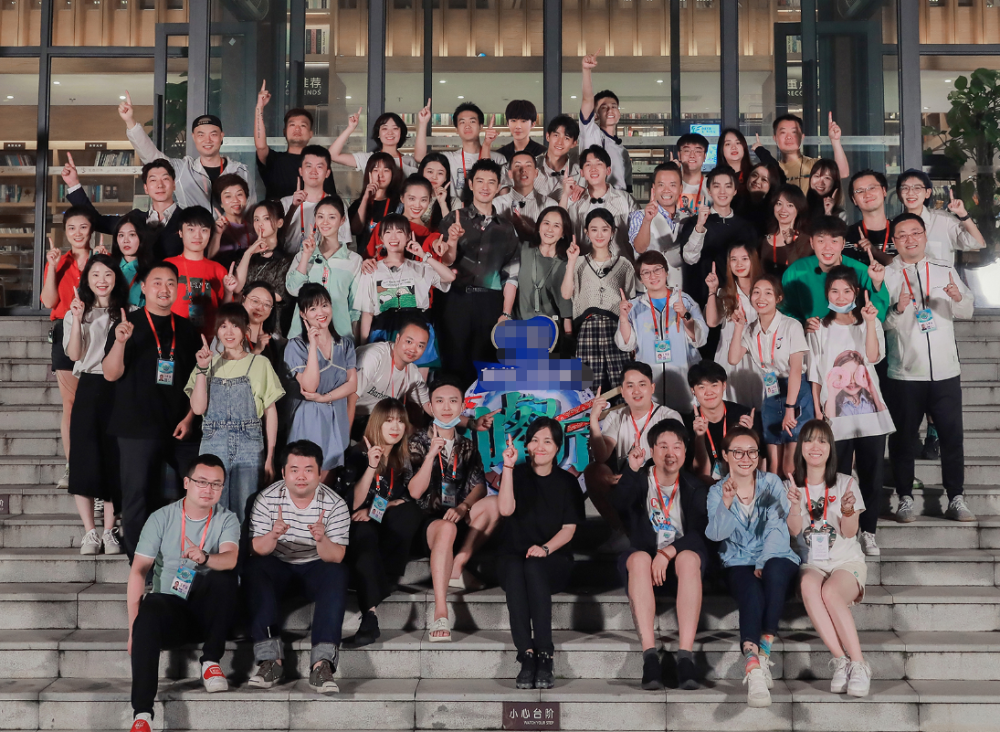 中餐厅|《中餐厅》晒杀青照，赵丽颖绝对C位，而粉丝们却在找杨超越